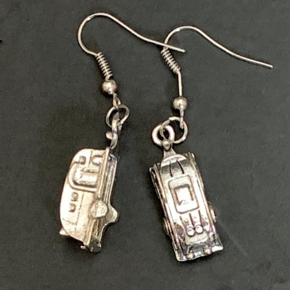 Vintage Happy Camper Necklace Silver Travel Trailer RV Charm 20 In Chain NEW - Picture 6 of 8